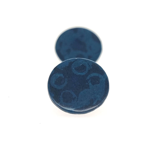 Mini Tambo stud earring in blues