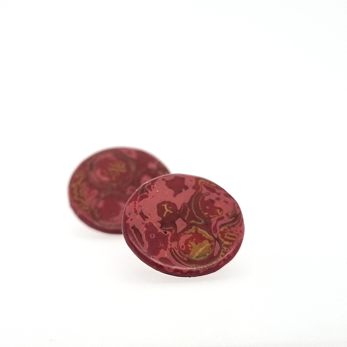 Mini Tambo stud earring in reds and pink